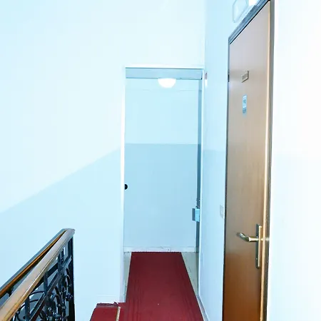 新米兰酒店 酒店 *