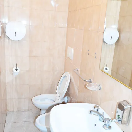 新米兰酒店 米兰