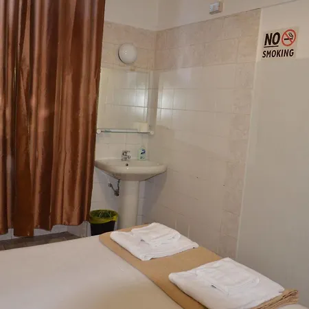 Hotel New *