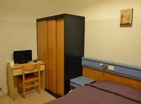 Hotel New *