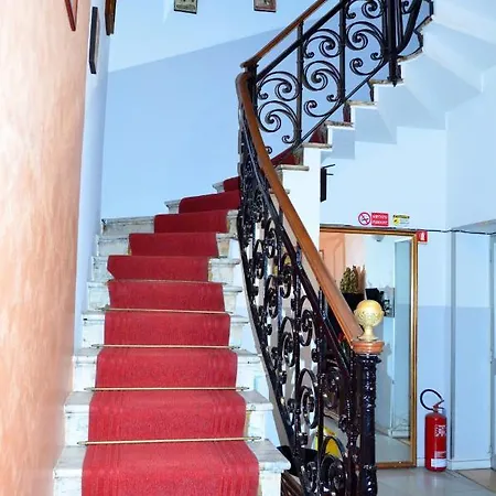Hotel New *